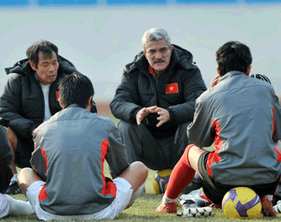 Ông Calisto nhận nhiệm vụ đưa đội U23 vào Chung kết SEA Games 25